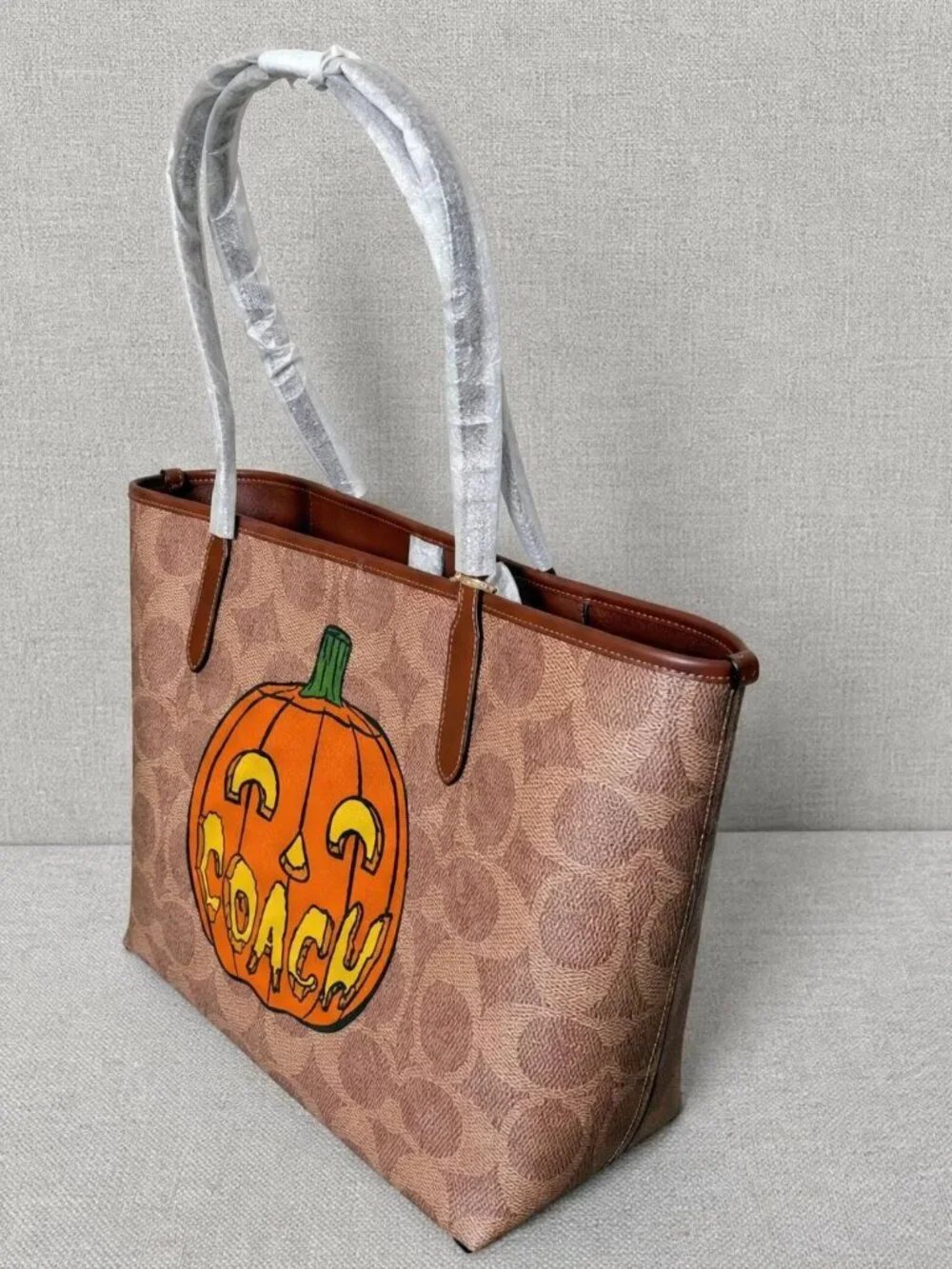 Coach Halloween Pumpkin City Tote Bag Signature Print Canvas Purse Bag NWT 2025